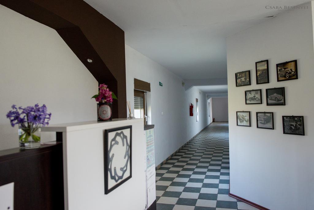 Speedhouse Apartment Алба Юлия Екстериор снимка